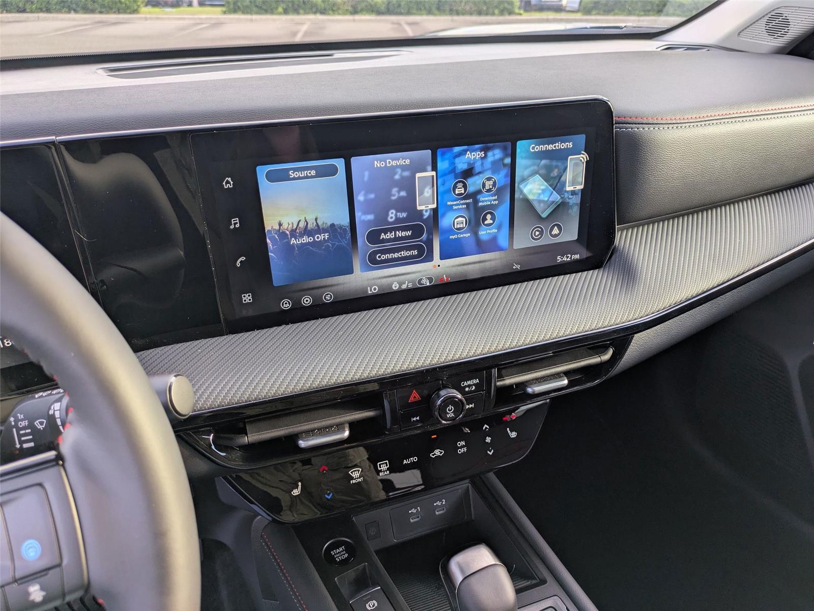 2026 Nissan Kicks SR photo 15