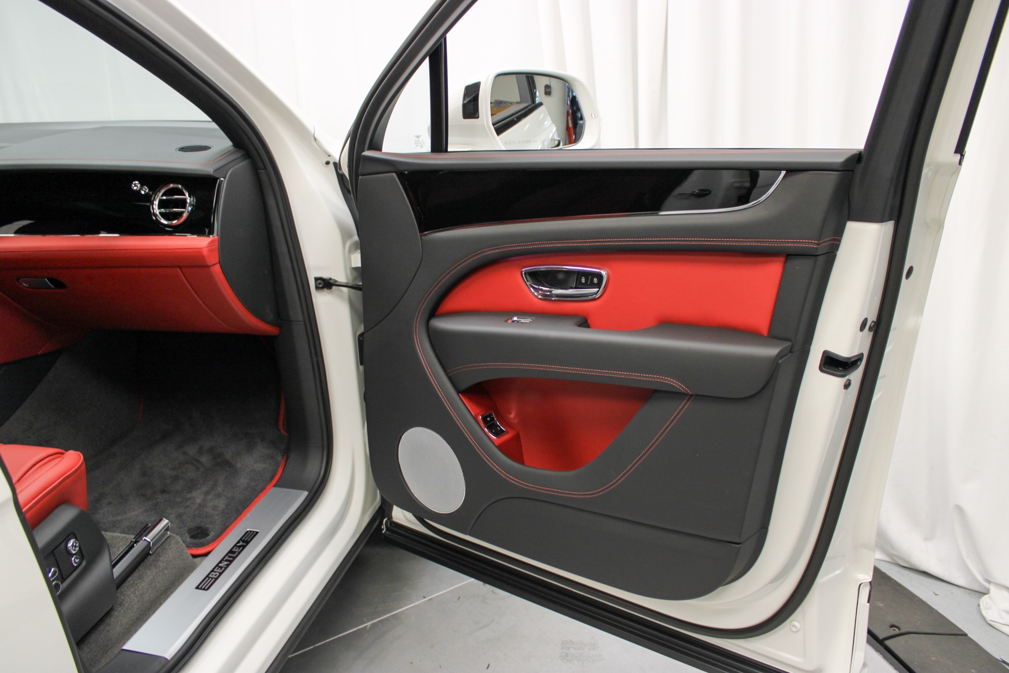 2024 Bentley Bentayga EWB photo 31