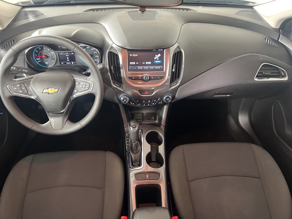 2018 Chevrolet Cruze LT photo 2