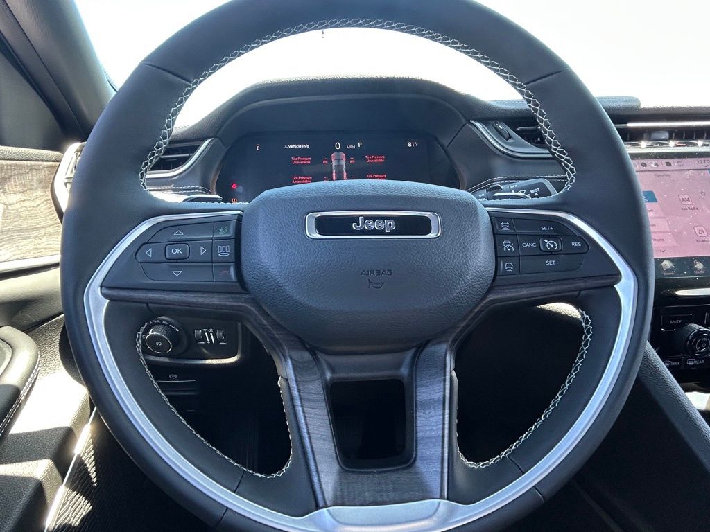 2025 Jeep Grand Cherokee Limited photo 17