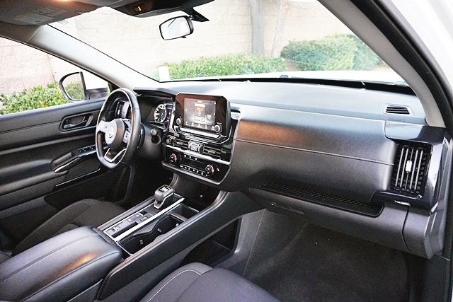 Used 2023 White Nissan SV image 9