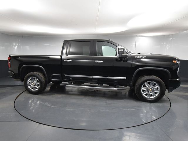 2024 Chevrolet Silverado 3500HD High Country photo 2