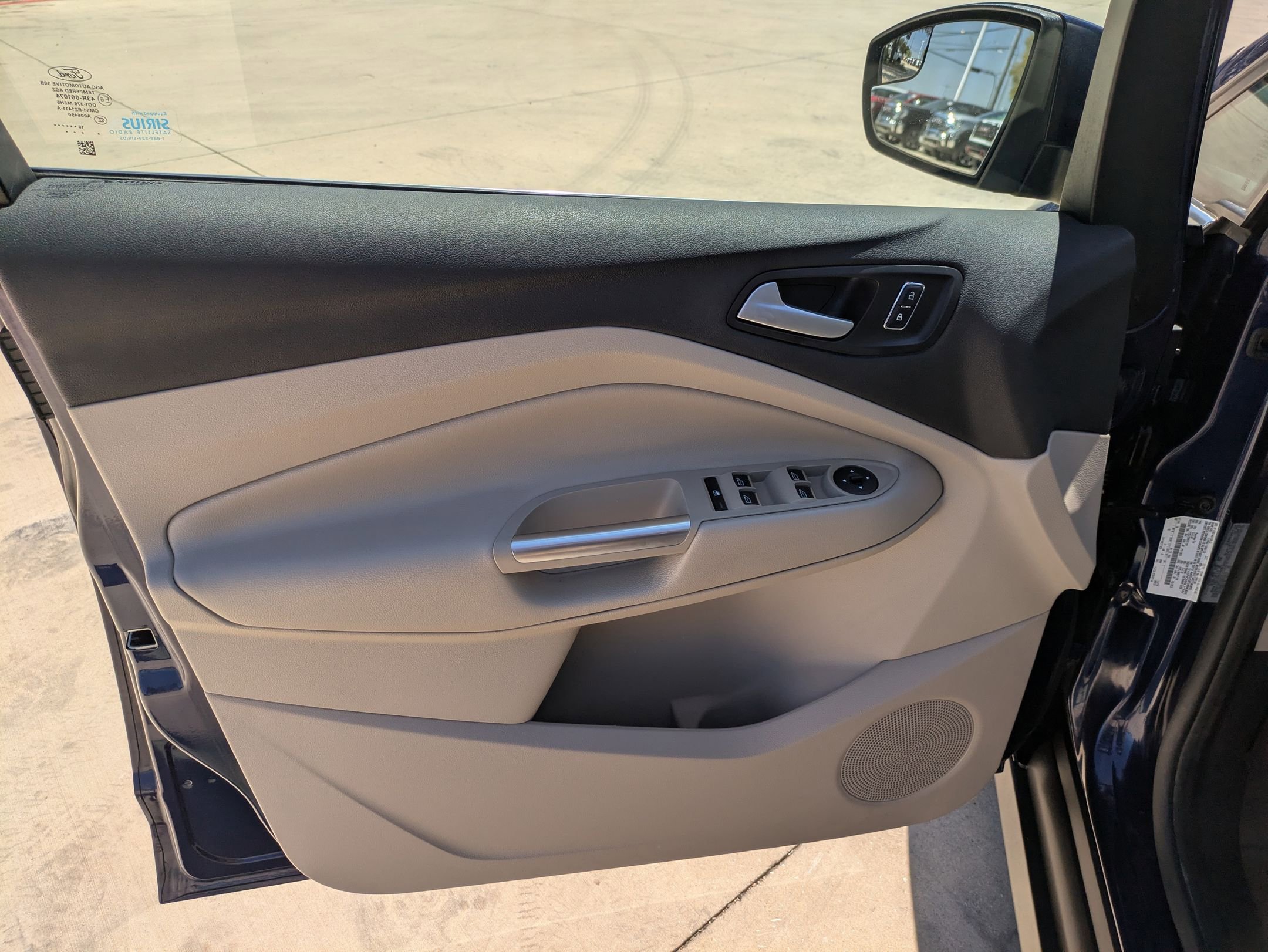 2016 Ford C-Max Energi SEL photo 11