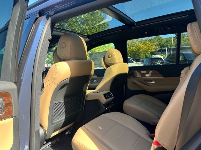 2026 Mercedes Benz GLS 450 4MATIC photo 17