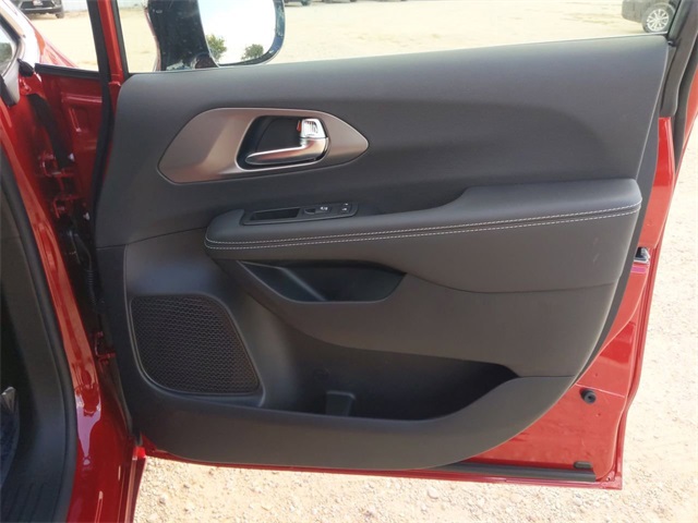 2026 Chrysler Pacifica photo 29