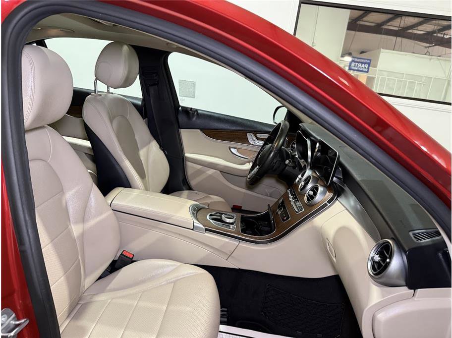 2019 Mercedes Benz C 300 photo 25