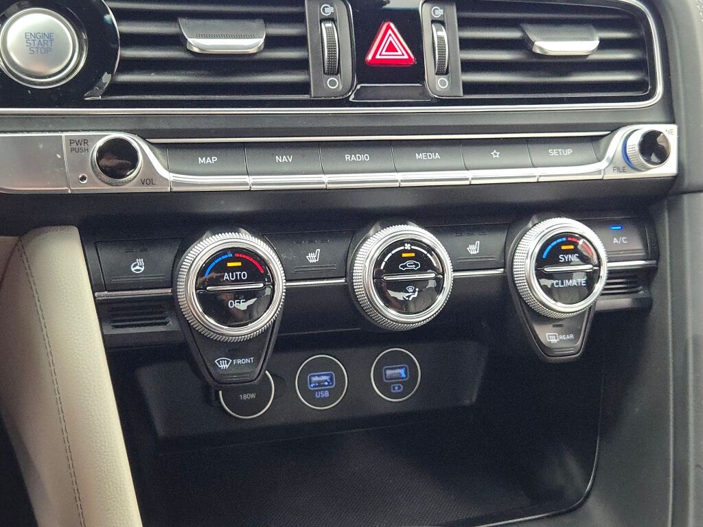 2022 Genesis G70 2.0T photo 24
