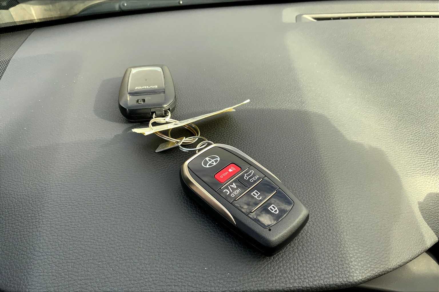 2024 Toyota RAV4 Prime SE photo 13