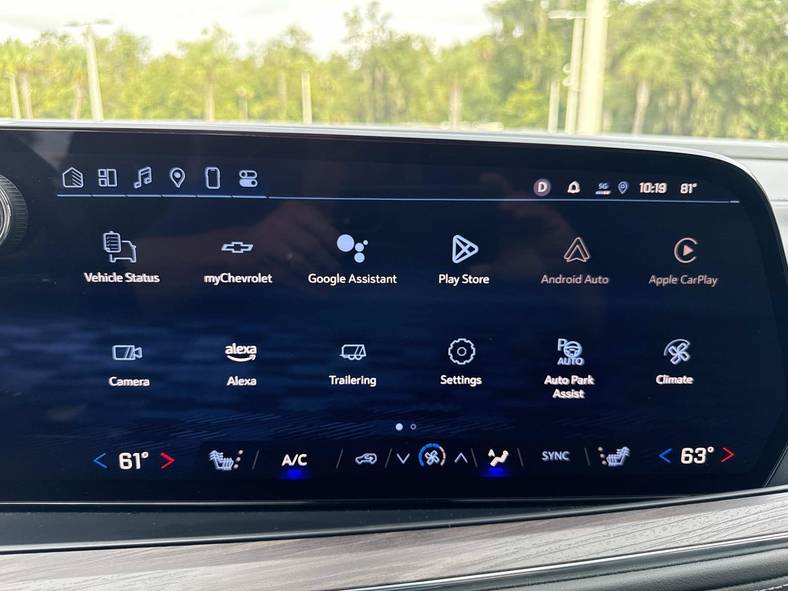 2025 Chevrolet Suburban Z71 photo 24
