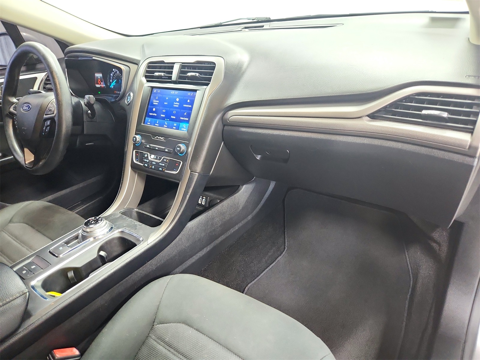 2020 Ford Fusion SE photo 31