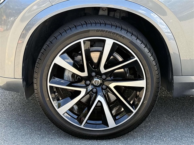 2020 Volvo XC90 T6 Momentum photo 11