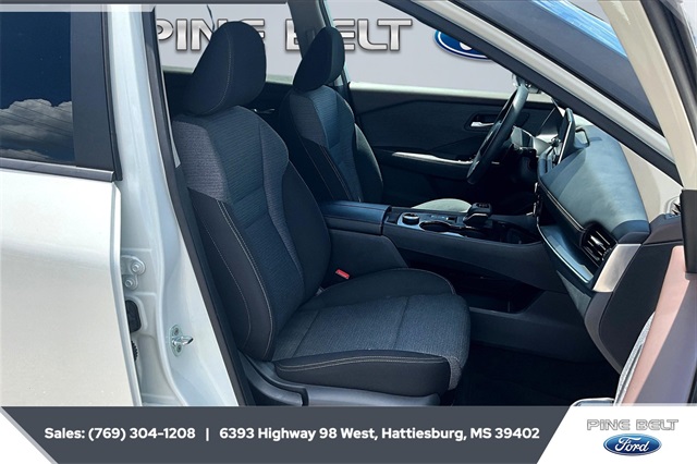 2022 Nissan Rogue SV photo 6