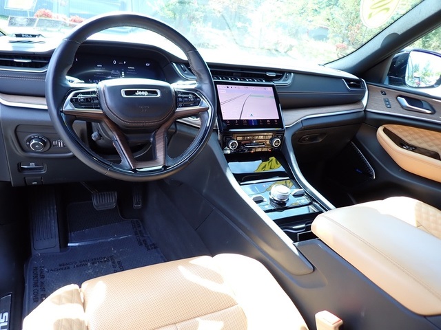 2022 Jeep Grand Cherokee Summit photo 16