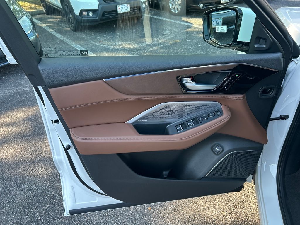 2026 Acura MDX SH-AWD Advance photo 18