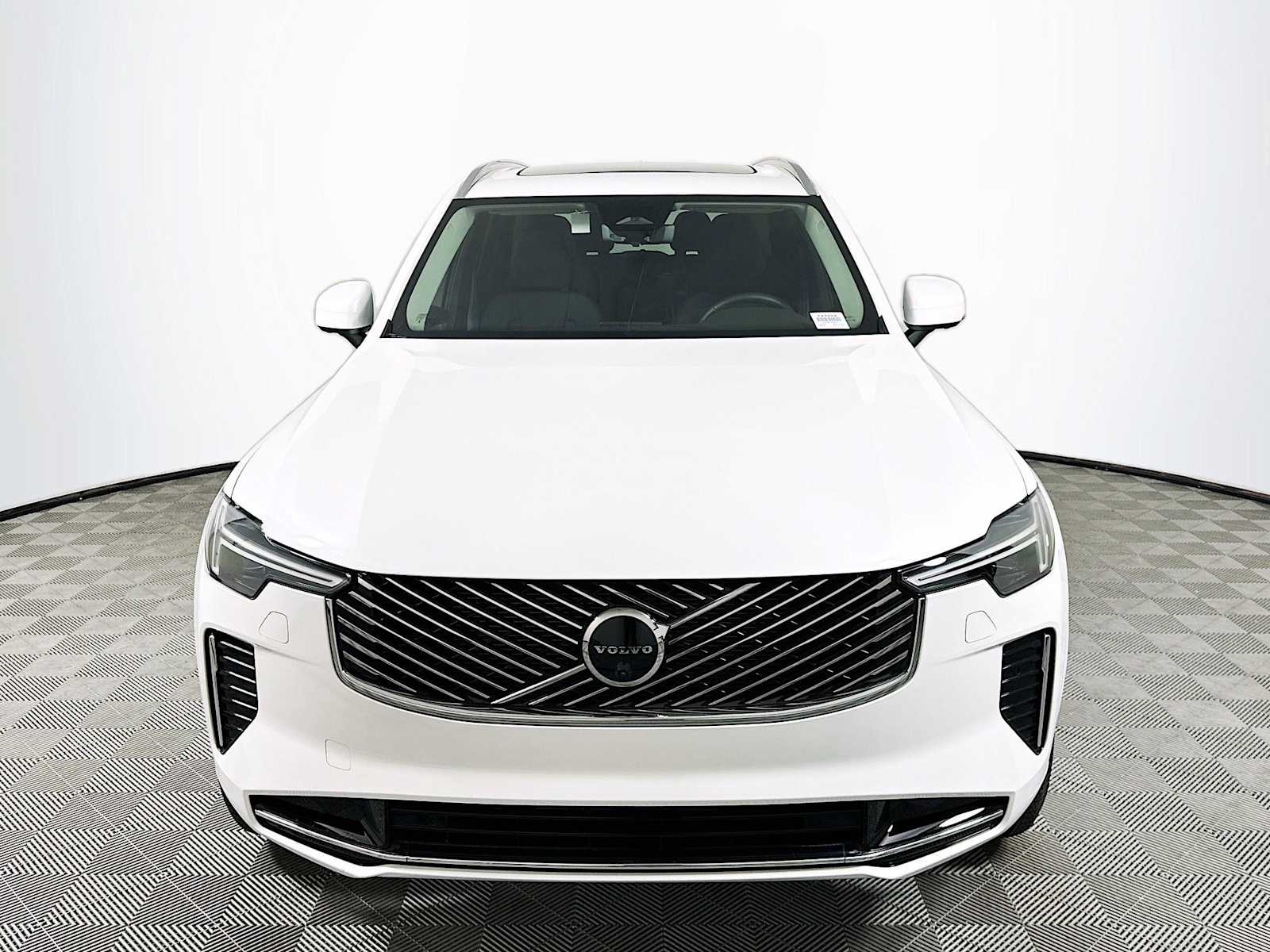 2025 Volvo XC90 AWD Plus photo 2