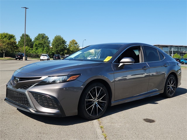 2022 Toyota Camry SE photo 7