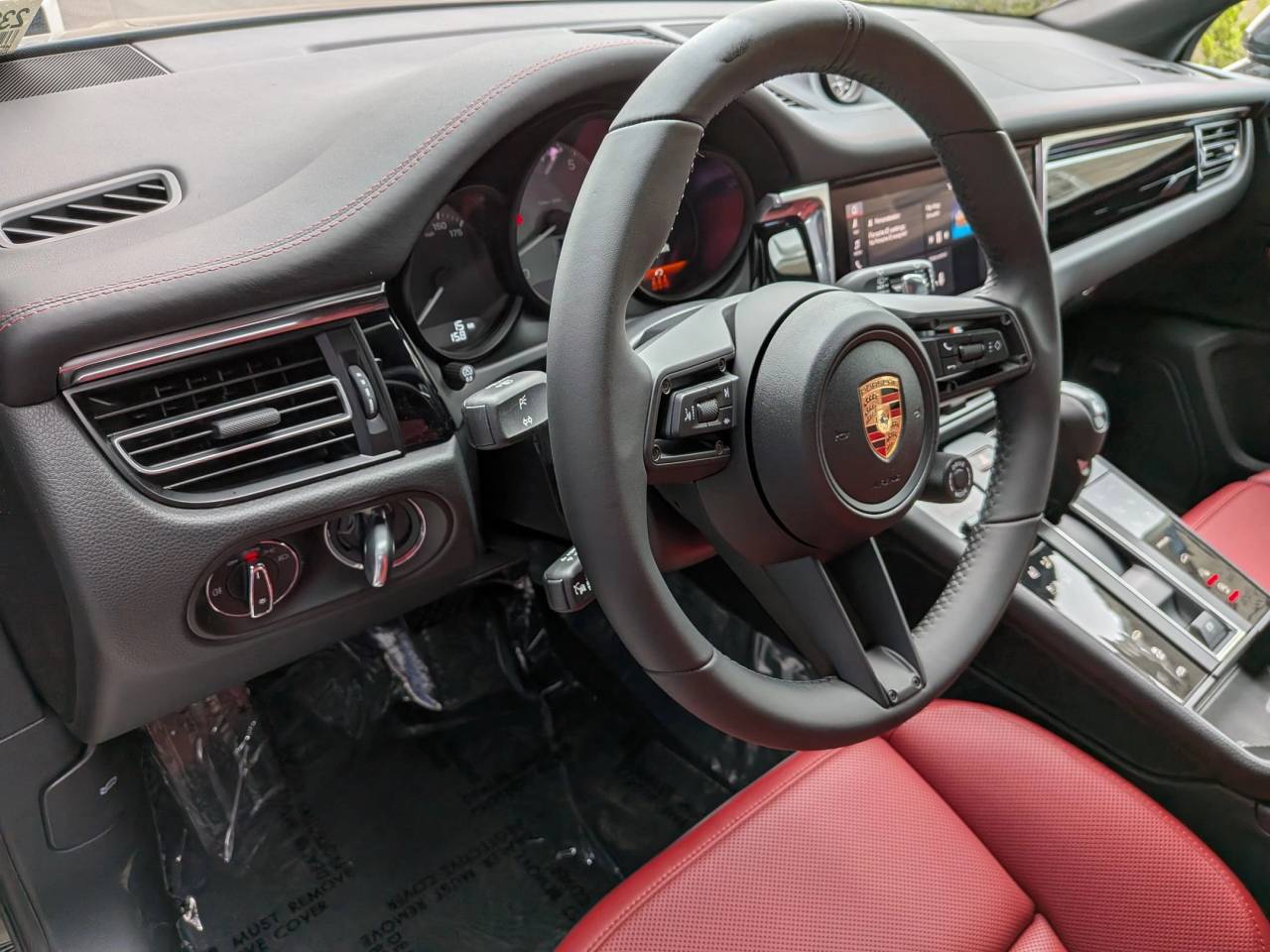 2025 Porsche Macan S photo 4