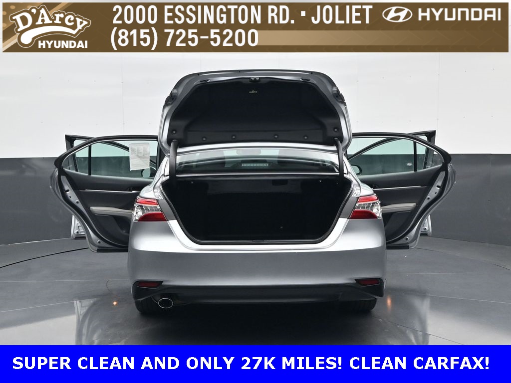 2020 Toyota Camry Hybrid XLE photo 32
