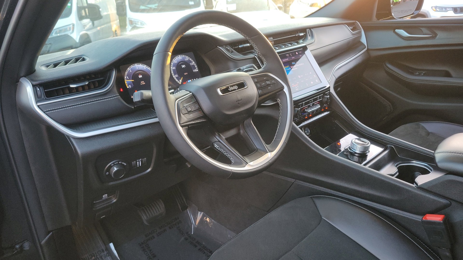 Used 2025 Diamond Black Crystal Pearlcoat Jeep Altitude X image 17