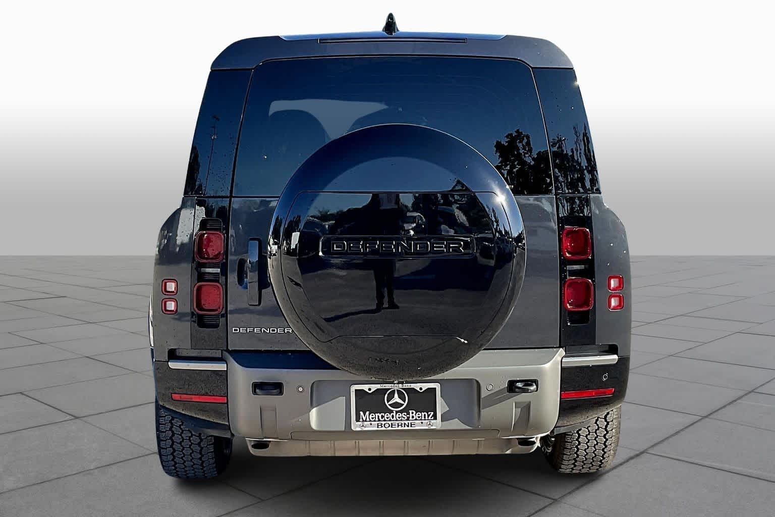 2024 Land Rover Defender X-Dynamic SE photo 4