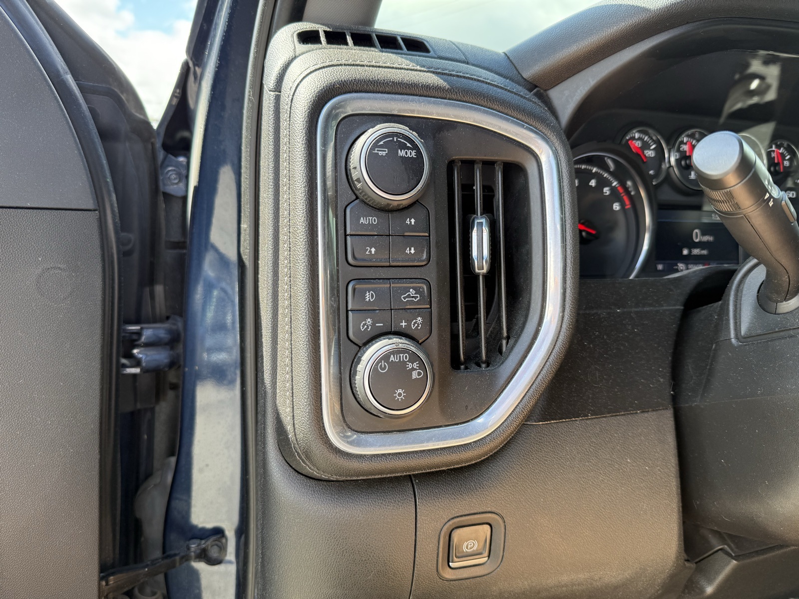 2021 Chevrolet Silverado 1500 RST photo 14