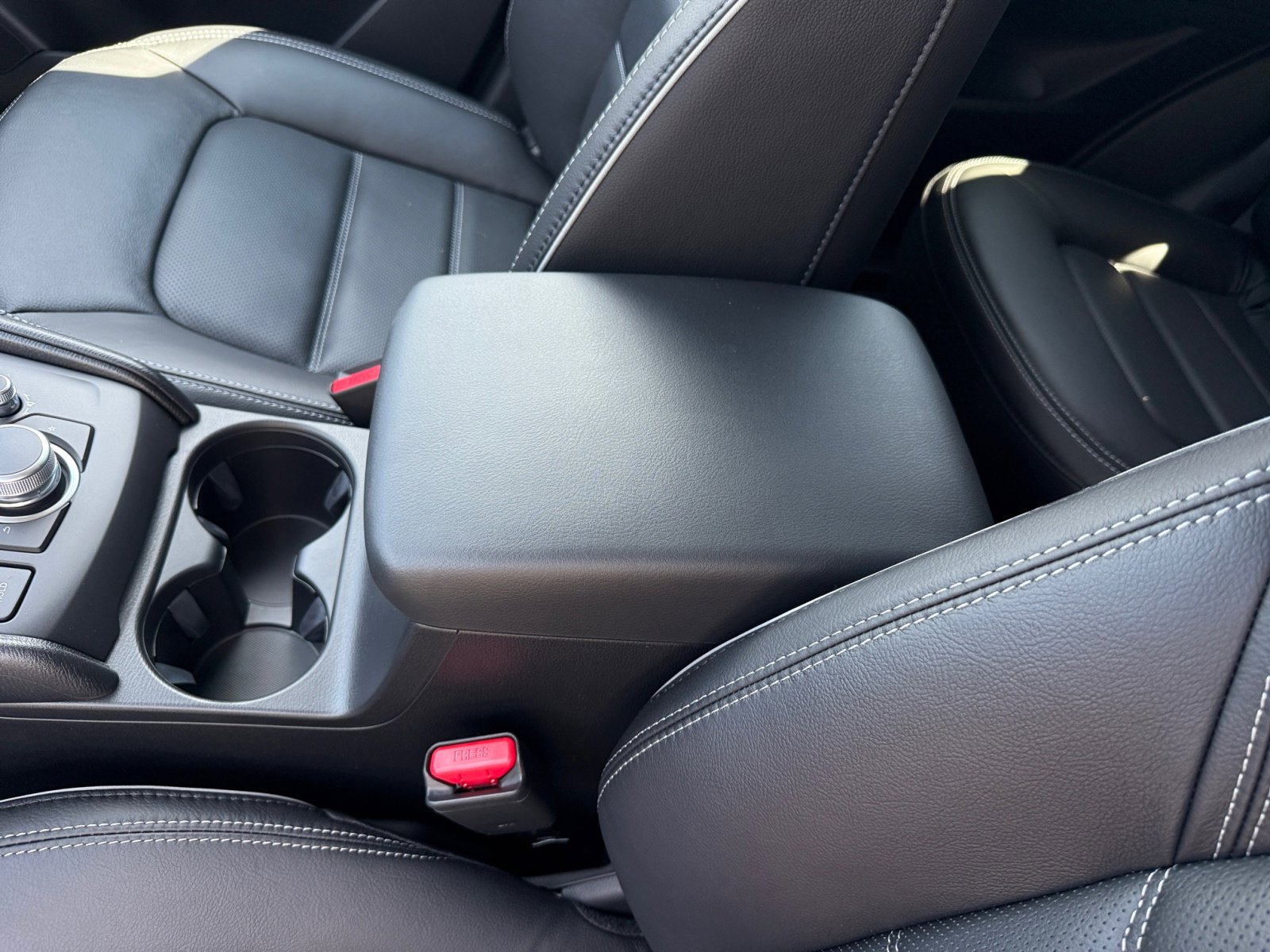 2025 Mazda CX-5 2.5 S Preferred photo 14