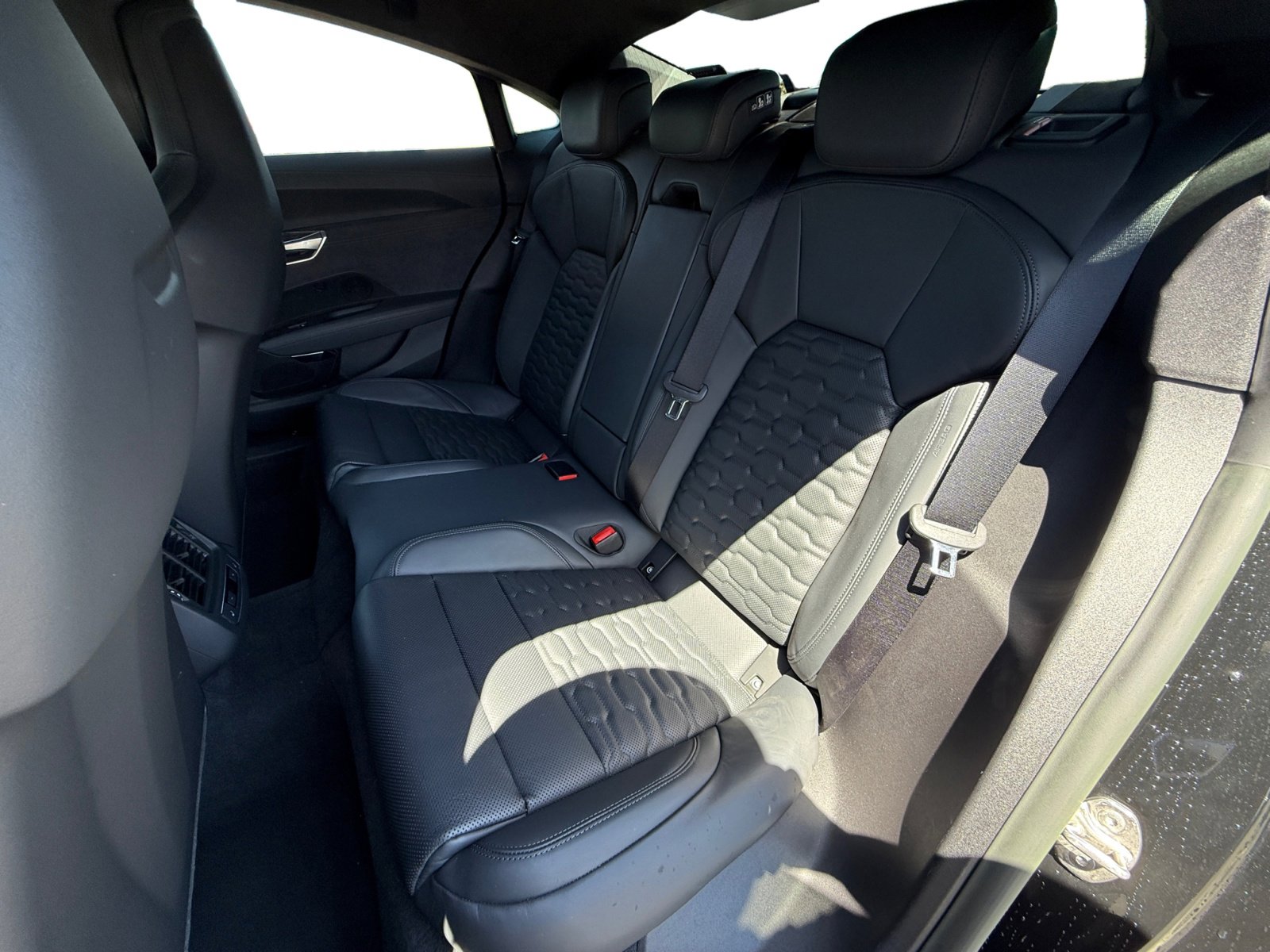 2024 Audi RS e-tron GT Base photo 16