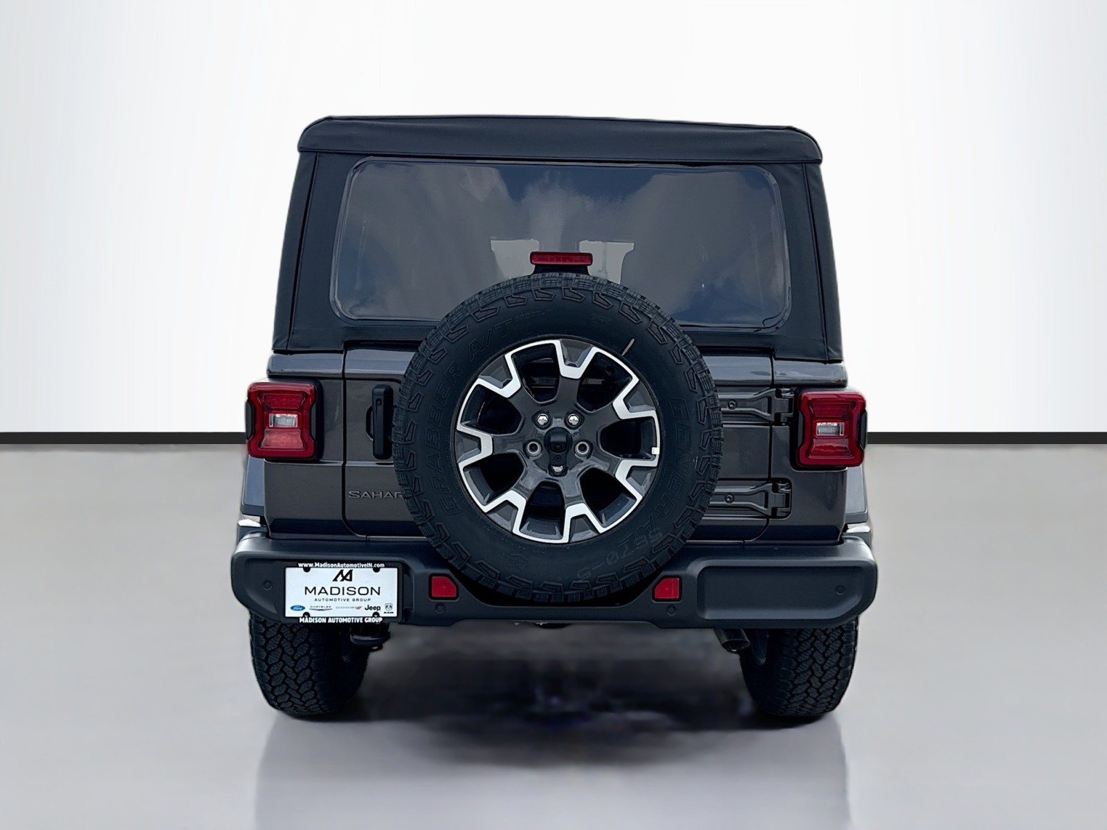 2025 Jeep Wrangler Sahara photo 6