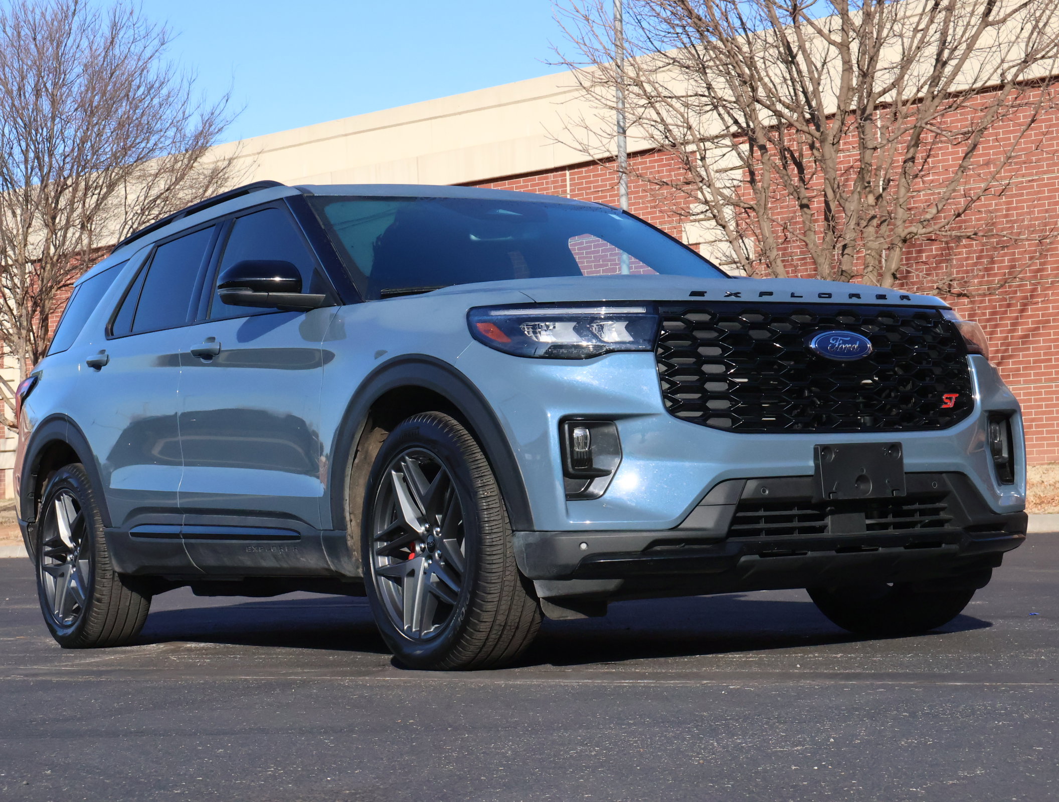 2025 Ford Explorer ST's photo