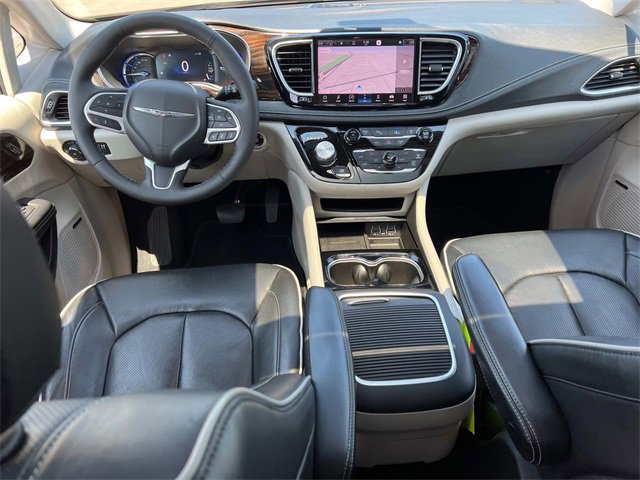 2022 Chrysler Pacifica Hybrid Limited photo 3