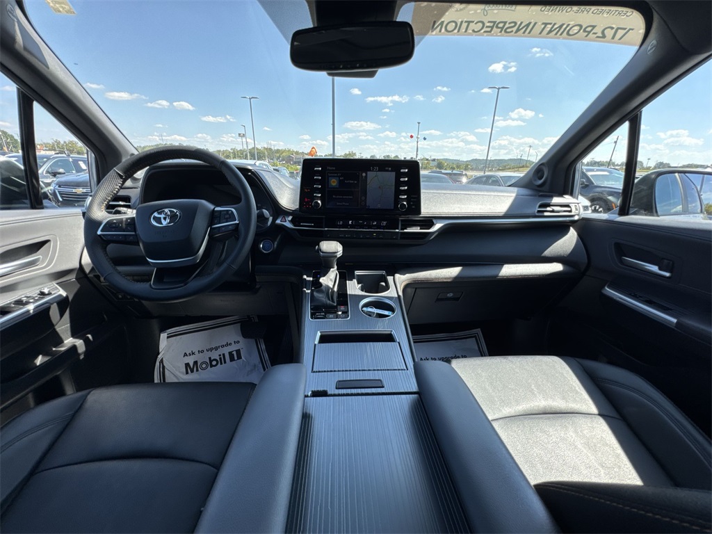 2024 Toyota Sienna LE photo 10