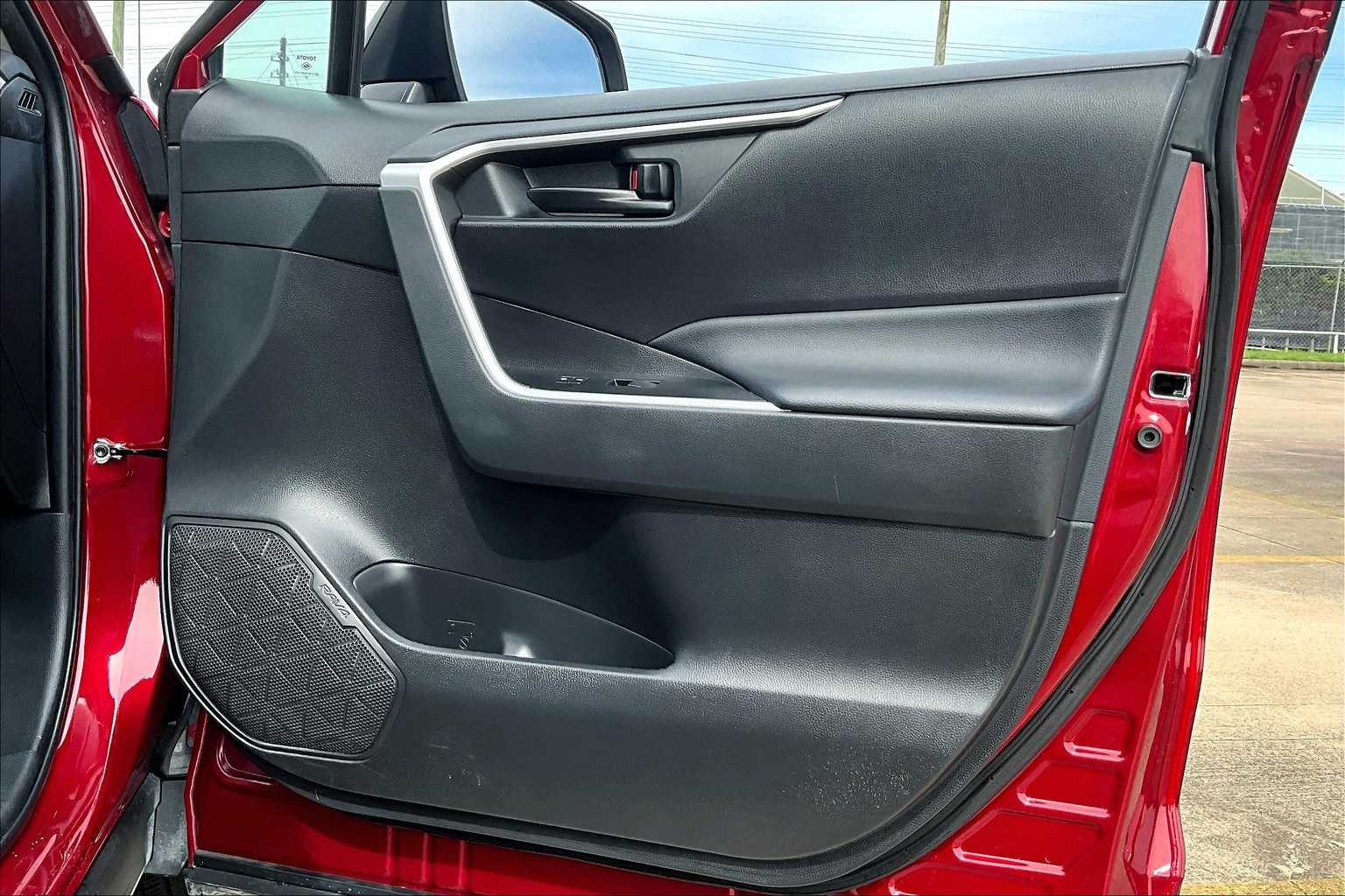 2023 Toyota RAV4 LE photo 22