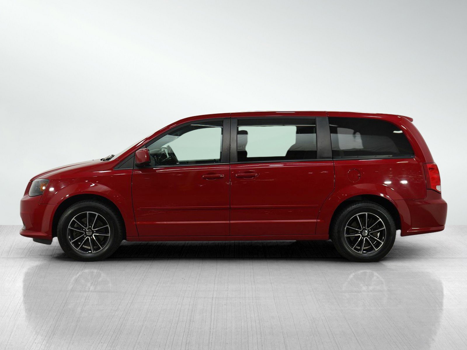 Used 2016 Dodge Grand Caravan SE with VIN 2C4RDGBG0GR106690 for sale in Burnsville, Minnesota