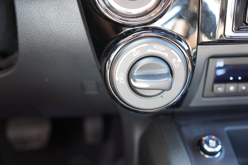 2024 Nissan Titan Platinum Reserve photo 31