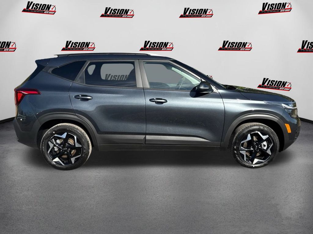 2025 Kia Seltos S photo 4