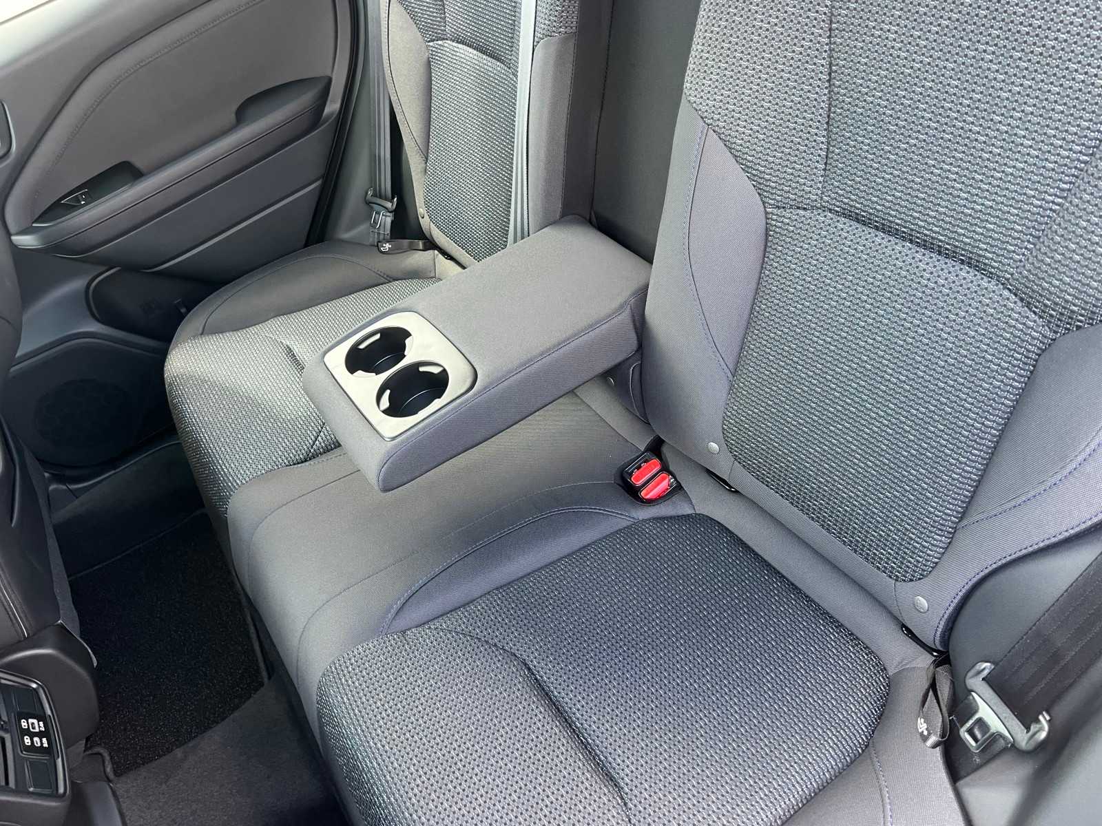 New 2025 ICE SILVER METALLIC Subaru Premium image 29