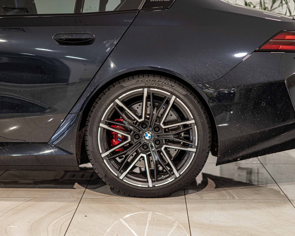 2025 BMW M5 - Image 7