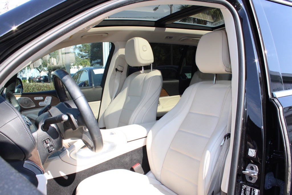 2023 Mercedes Benz GLS 450 4MATIC photo 4