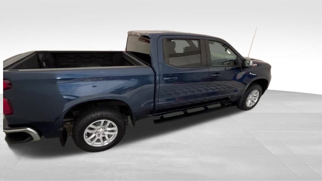 2023 Chevrolet Silverado 1500 LT photo 5