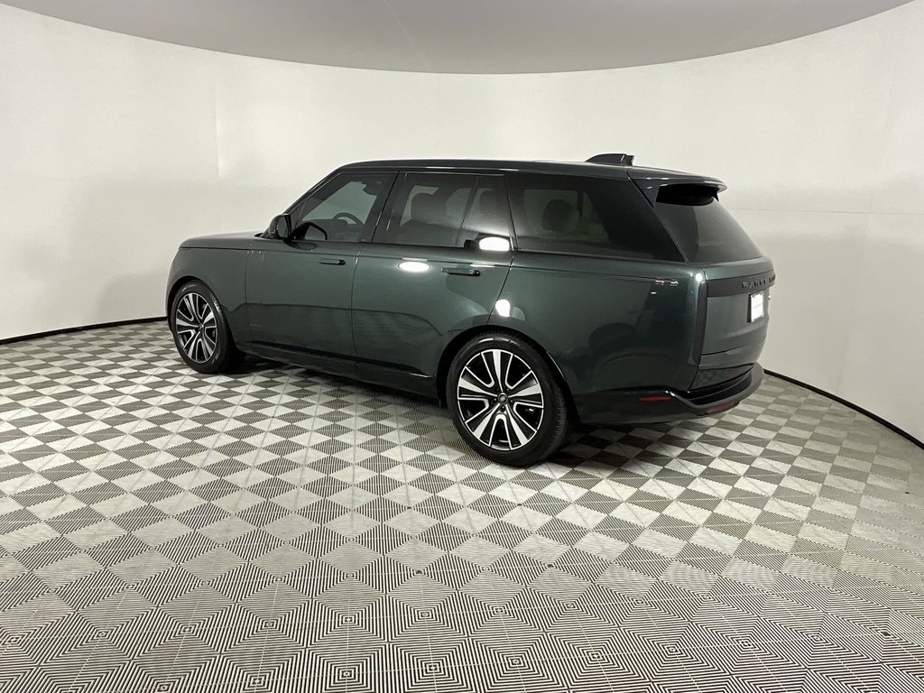 2023 Land Rover Range Rover SE photo 3