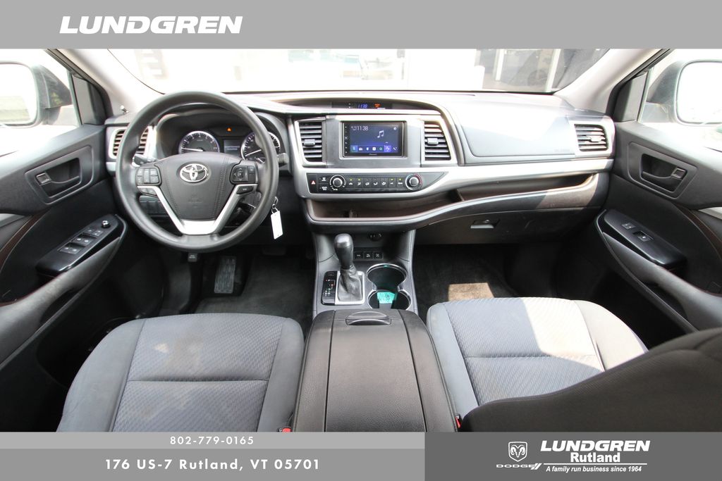 2015 Toyota Highlander LE Plus photo 6