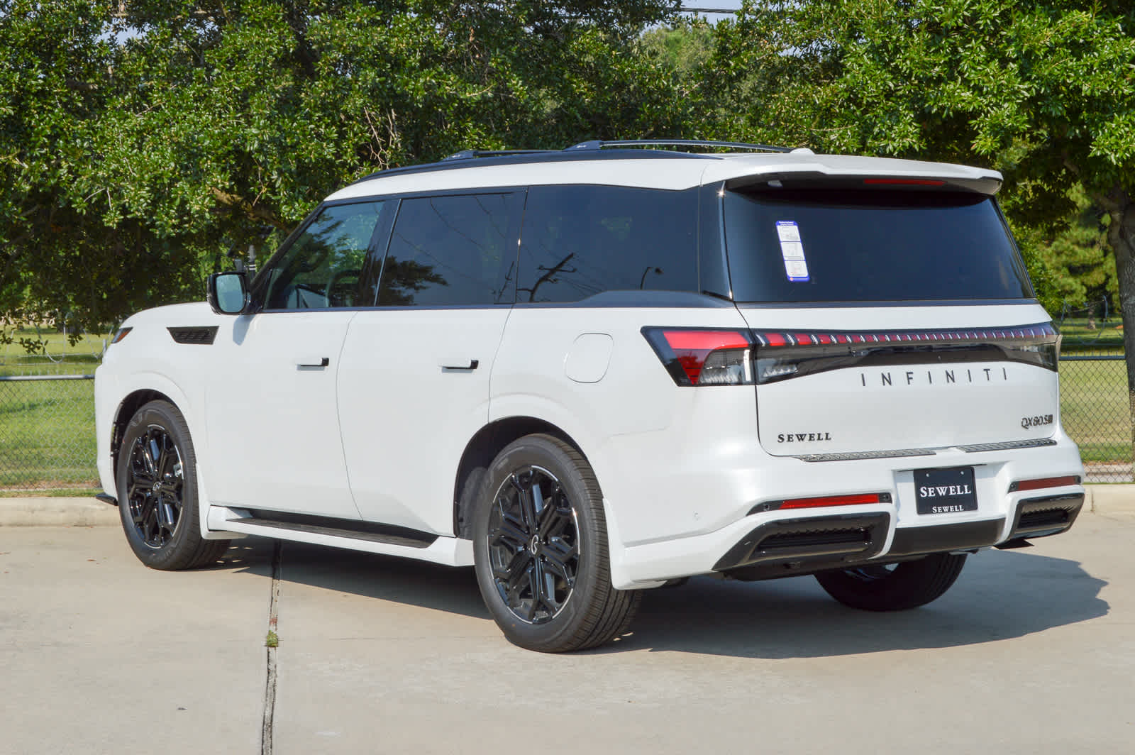 2026 Infiniti QX80 Sensory photo 3