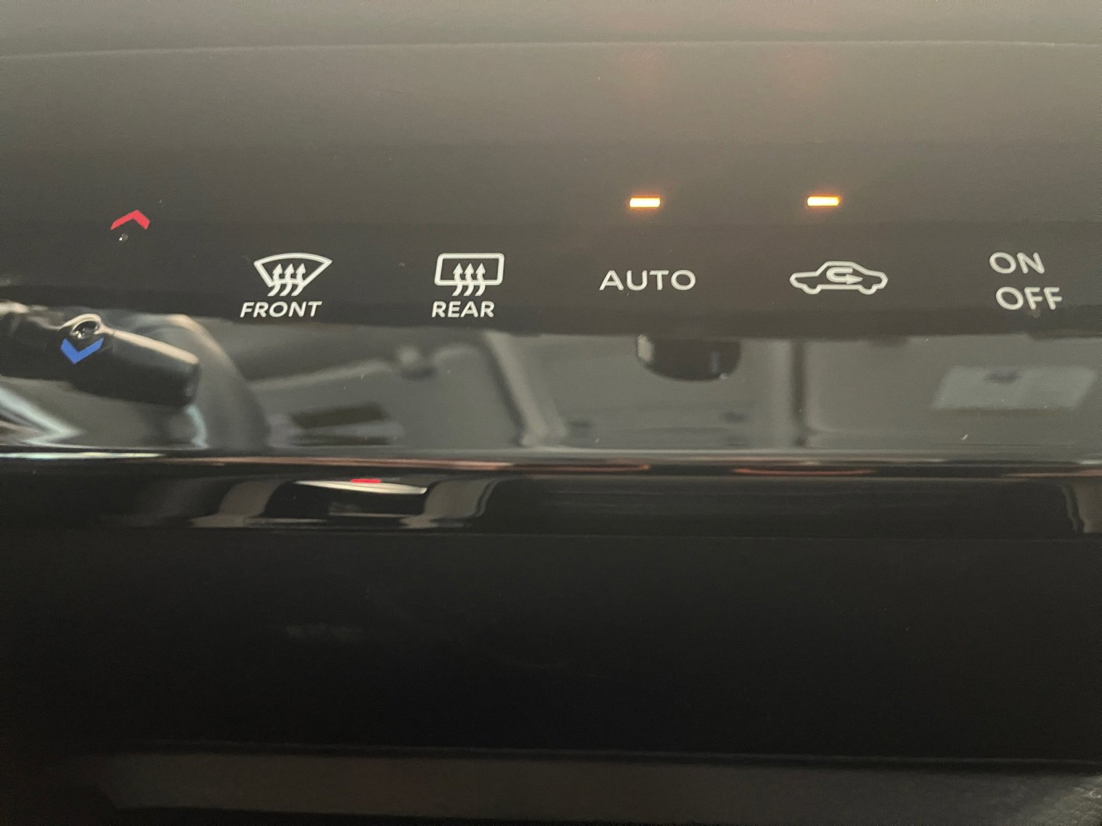 2025 Nissan Kicks SR photo 15