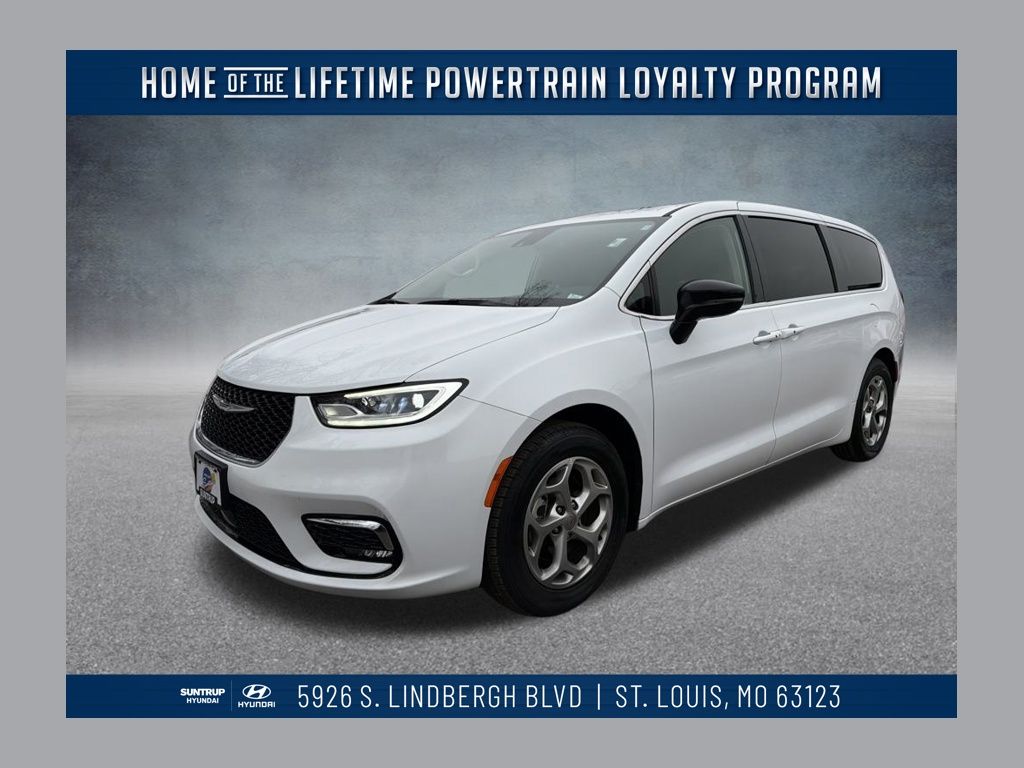 2024 Chrysler Pacifica Limited's photo