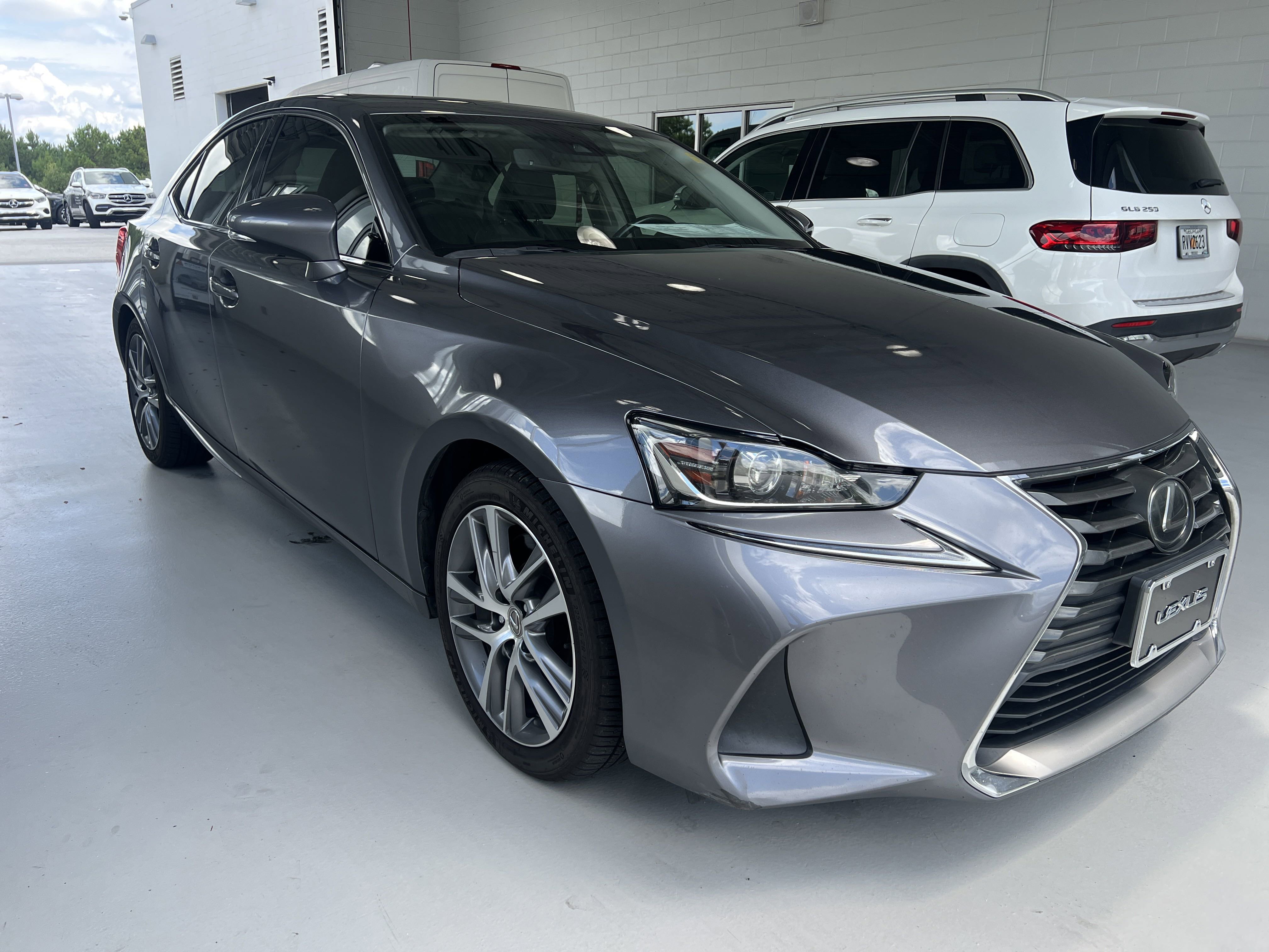 2020 Lexus IS 300 photo 4