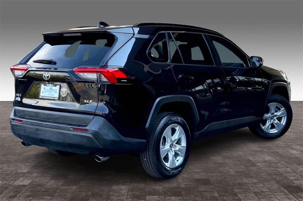2021 Toyota RAV4 XLE photo 12