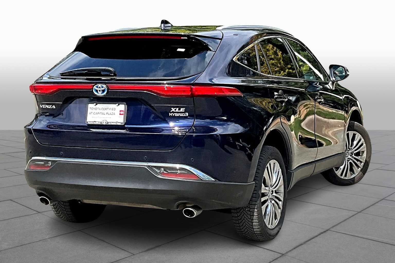 2022 Toyota Venza XLE photo 12