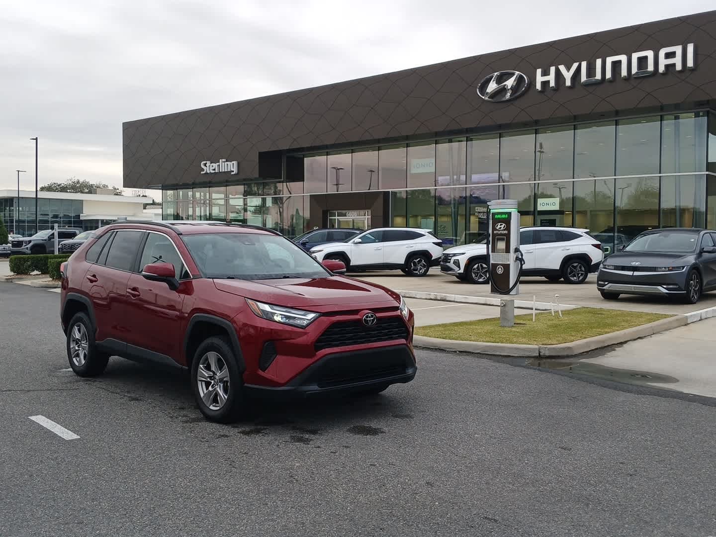 2023 Toyota RAV4 XLE's photo