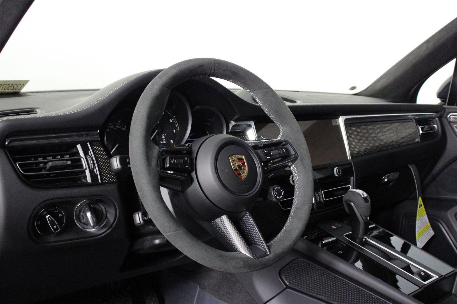 2025 Porsche Macan GTS photo 4