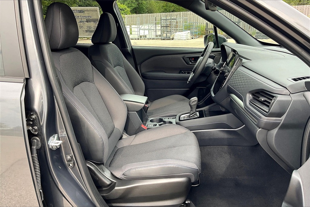 2025 Subaru Forester Premium photo 5